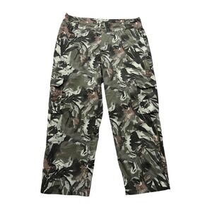 Columbia Womens Size 10 Green Camo Capri Cargo Pants UPF 40 Hiking
